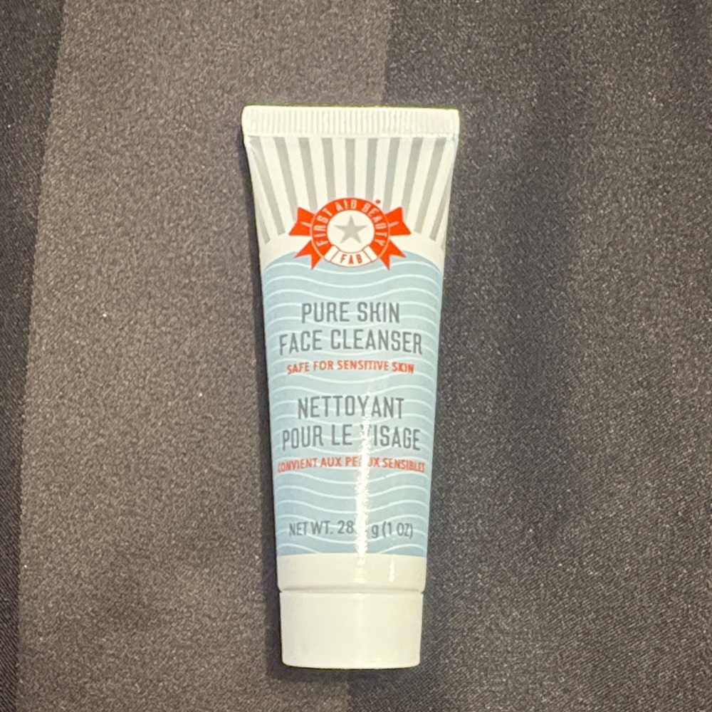 First Aid Beauty Pure Skin Face Cleanser - White and Light Blue